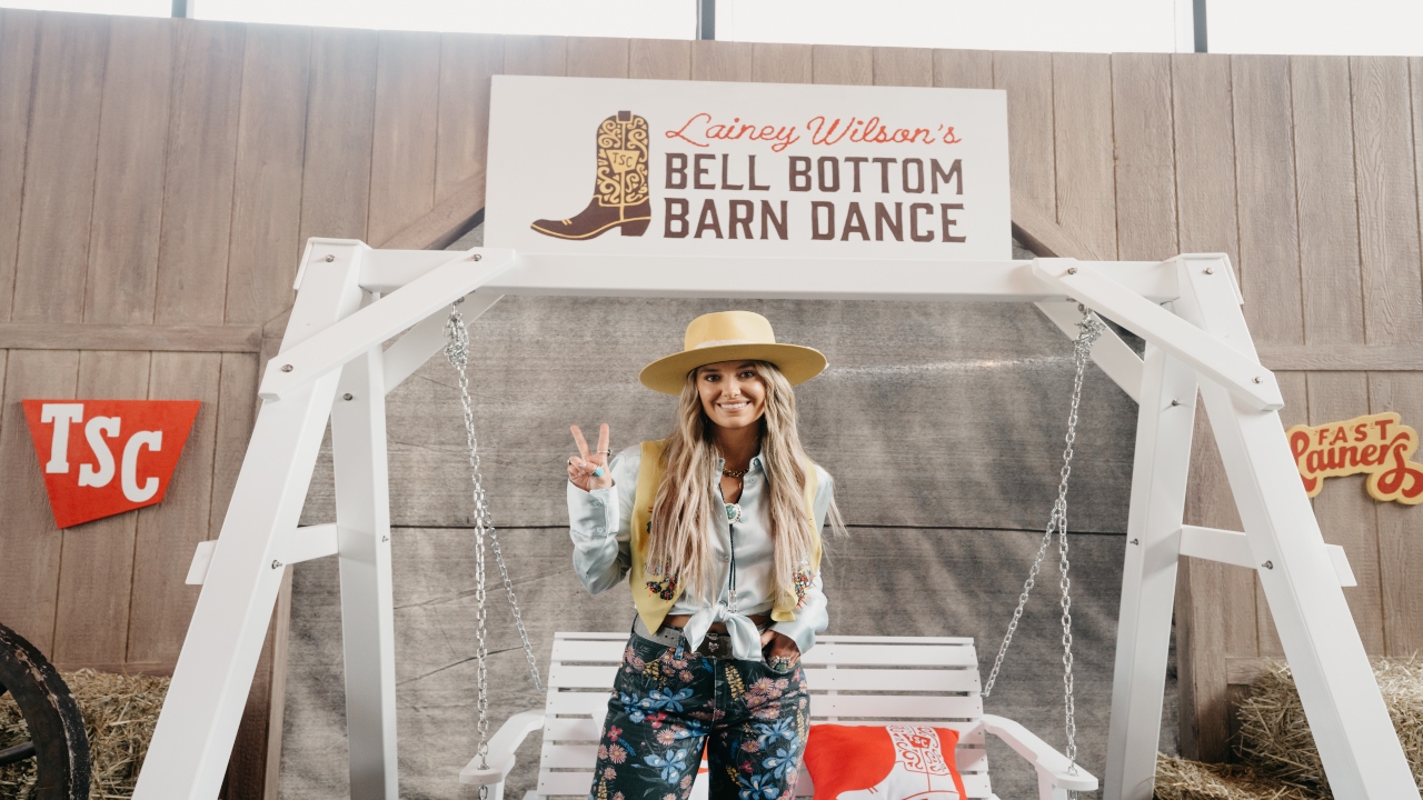 Lainey Wilson Hosts "Bell Bottom Barn Dance presented by Tractor Supply" - Vimarsana News